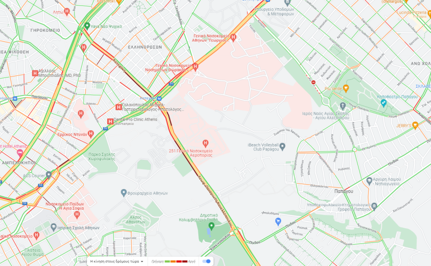 Βίντεο: Αυτοκίνητο πήρε φωτιά στη λεωφόρο Κατεχάκη, στο ύψος της Αττικής Οδού