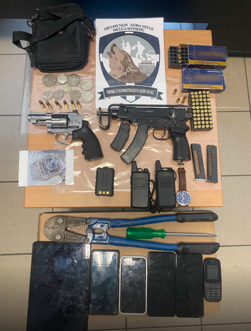 Θεσσαλονίκη: Έκρυβε ένα ολόκληρο οπλοστάσιο σε παρεκκλήσι στην αυλή του σπιτιού του