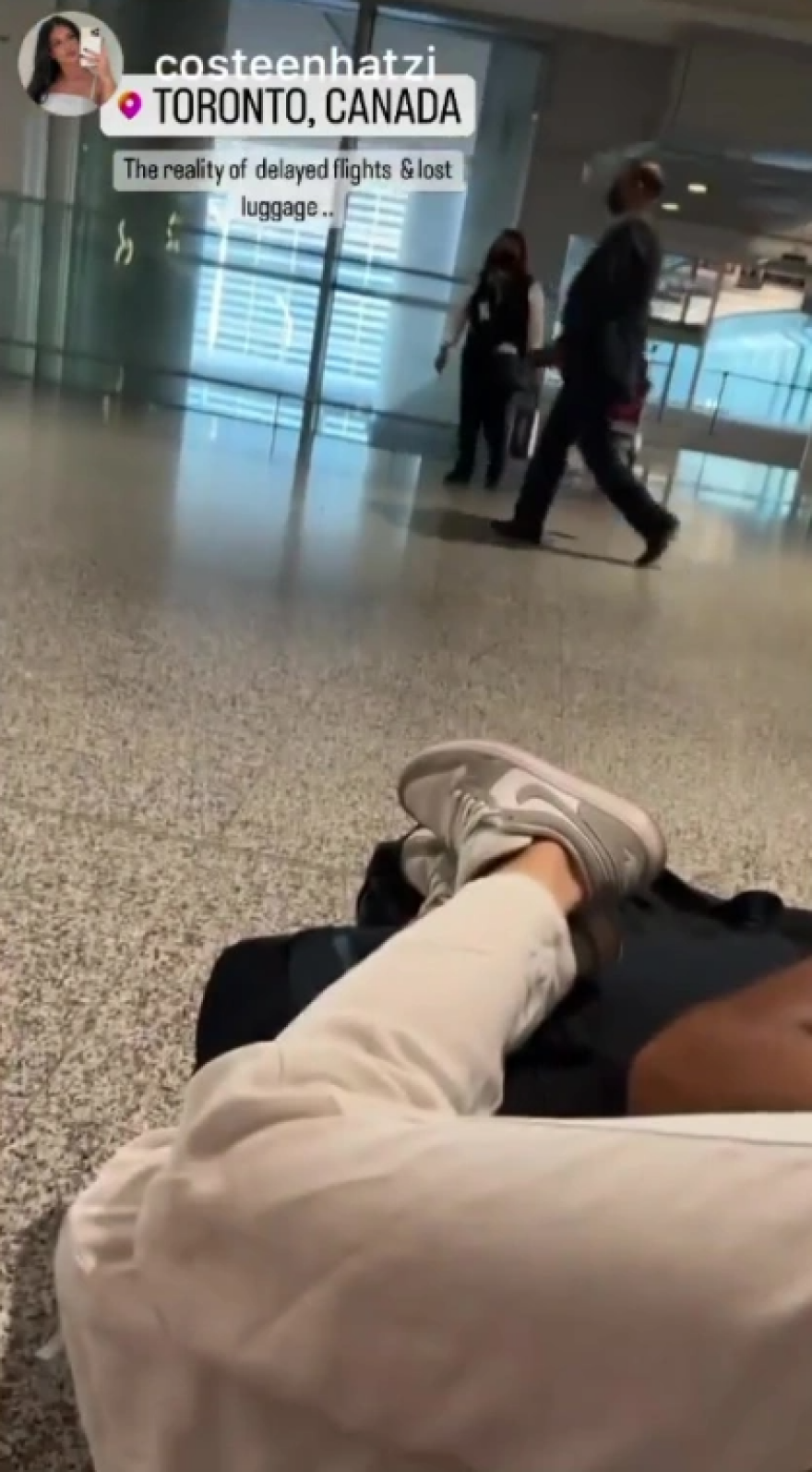 Κύργιος: Κοιμήθηκε με την κοπέλα του στο πάτωμα αεροδρομίου 