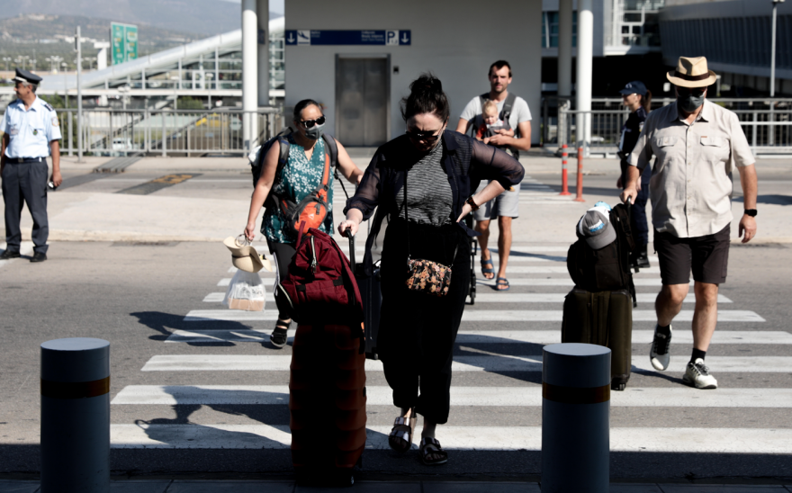 Φεύγουν γεμάτα τα πλοία με τους αδειούχους του Ιουλίου, κίνηση και στο «Ελ.Βενιζέλος»
