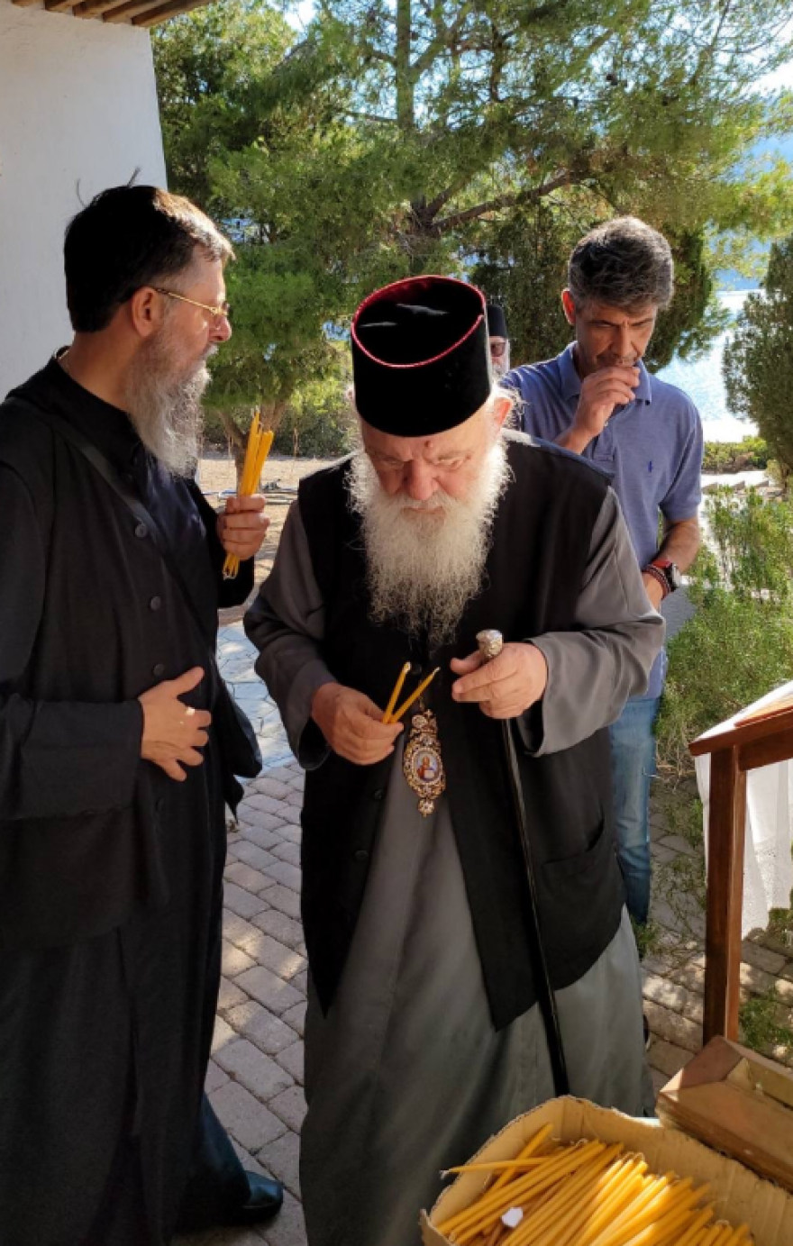 Αρχιεπίσκοπος Ιερώνυμος: Επισκέφθηκε τη νήσο Άμπελο, όπου ασκήτευσε ο Όσιος Λουκάς