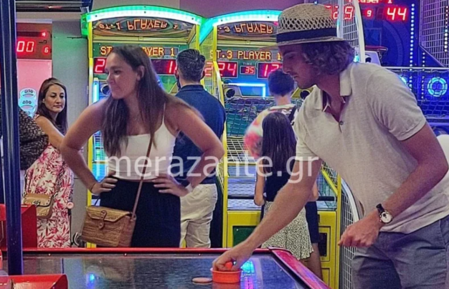 Στέφανος Τσιτσιπάς: Διακοπές στη Ζάκυνθο με την σύντροφό του, χαλαρός και ευδιάθετος - Βίντεο και φωτογραφίες