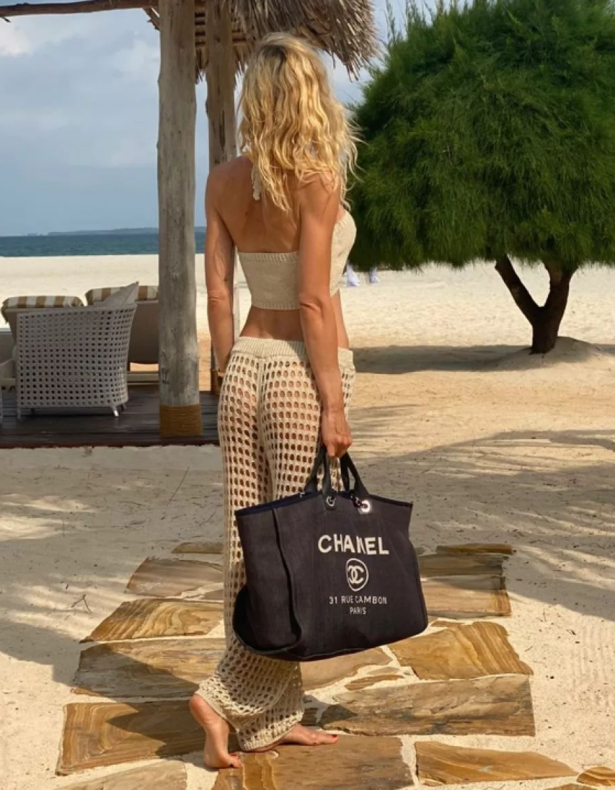  Ιλάρι Μπλάζι: Οι «καυτές» της πόζες στην Τανζανία μετά το διαζύγιο με τον Τότι 