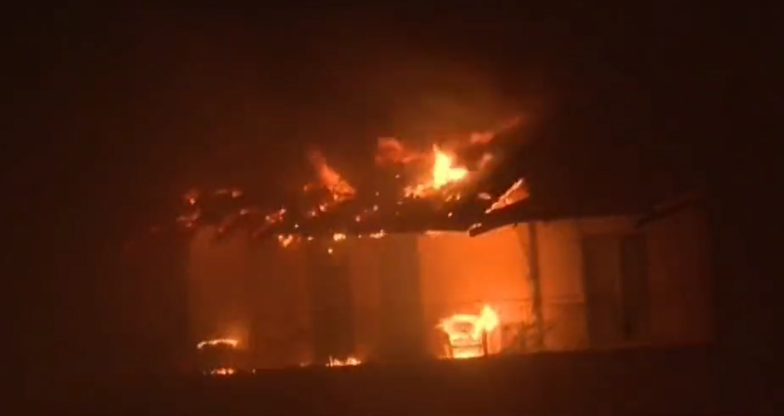 Φωτιά στην Πεντέλη: Κάηκαν σπίτια στην Παλαιά Πεντέλη - Εκκένωση προς Βριλήσσια