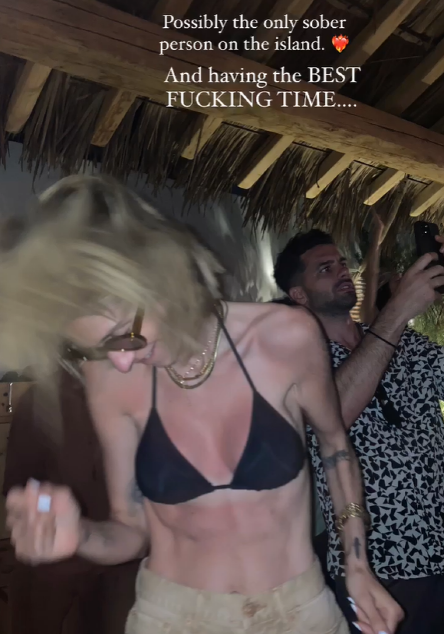 Σοφία Καρβέλα για το τσαντάκι του πατέρα της: «Ο μπαμπάς έχει γούστο»