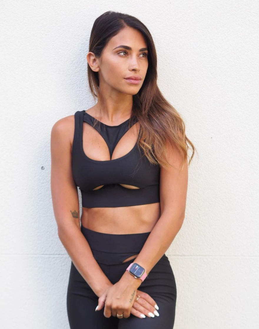 Αντονέλα Ροκούζο: Η σύντροφος του Μέσι κάνει γιόγκα και ο Λιονέλ της στέλνει... καρδούλες 