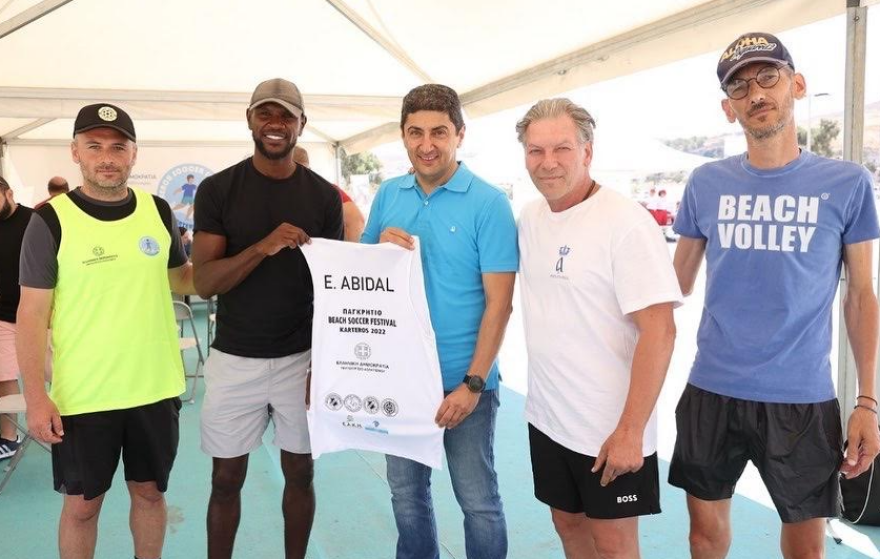 Αυγενάκης - Αμπιντάλ: Έπαιξαν μαζί μπιτς σόκερ στην Κρήτη 