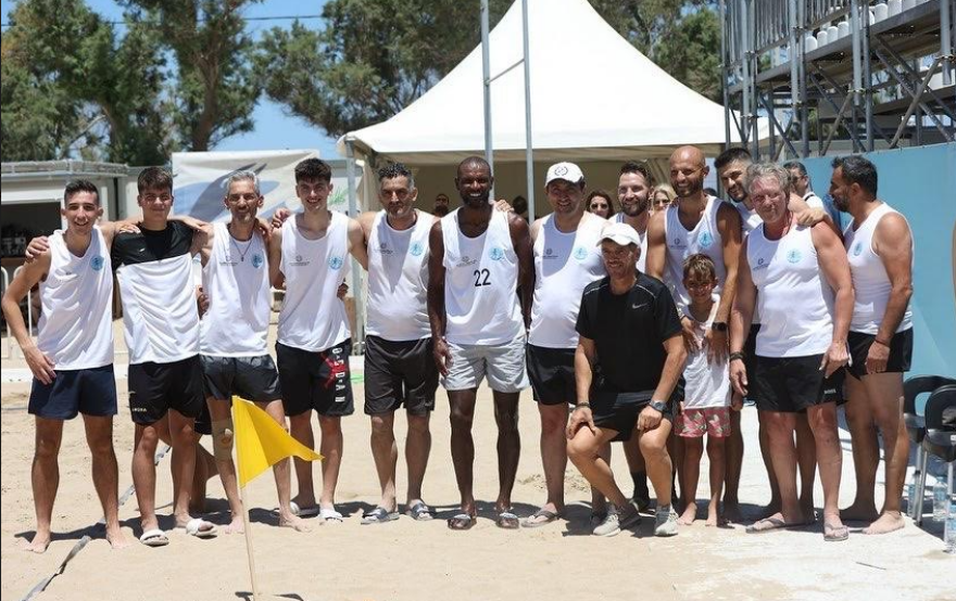 Αυγενάκης - Αμπιντάλ: Έπαιξαν μαζί μπιτς σόκερ στην Κρήτη 