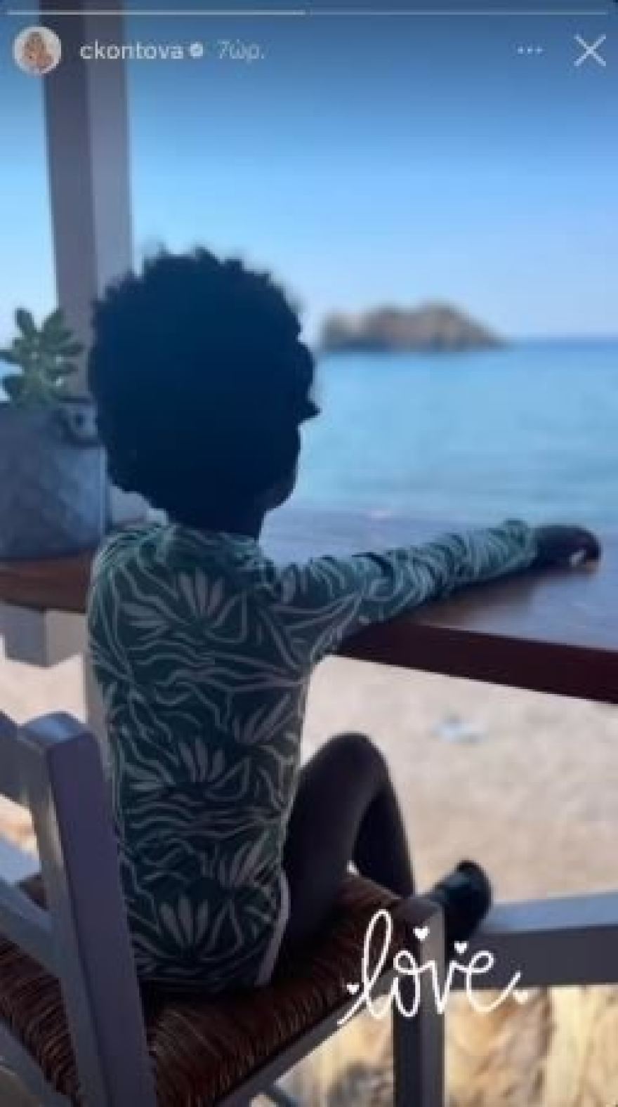 Χριστίνα Κοντοβά: Στη Λέσβο για διακοπές με τη μικρή Έιντα