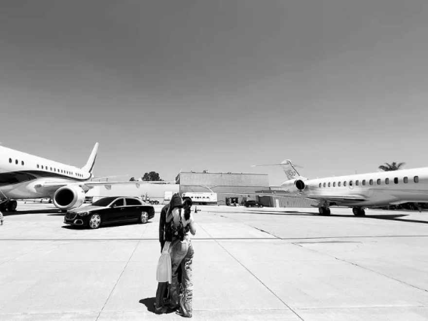 Μετά την Κάιλι Τζένερ, το Twitter τα «έβαλε» με τον Drake για τις άσκοπες μετακινήσεις με τζετ