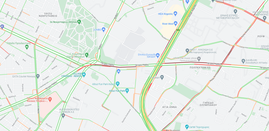 Αυτοκίνητο τυλίχθηκε στις φλόγες επί της Πέτρου Ράλλη, μποτιλιάρισμα στην περιοχή 