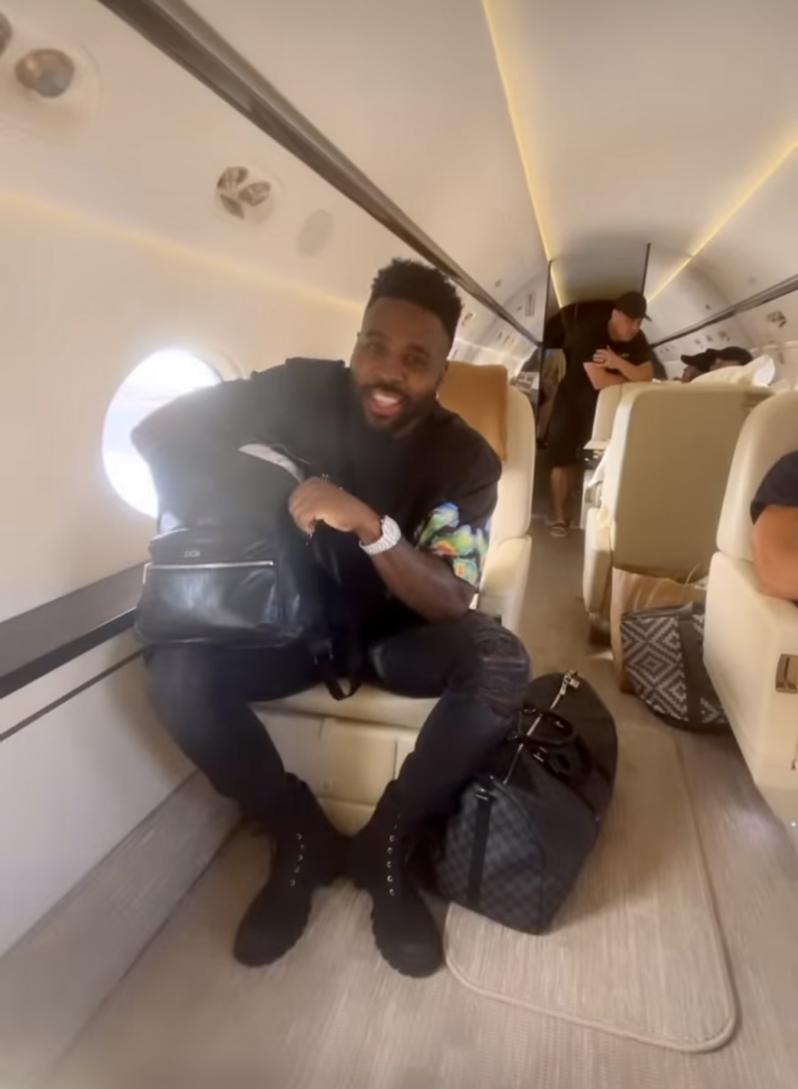 Μύκονος: Ο «καυτός» Τσίλι, το learjet του Ντερούλο και μια «μάσκα» στο Bagatelle