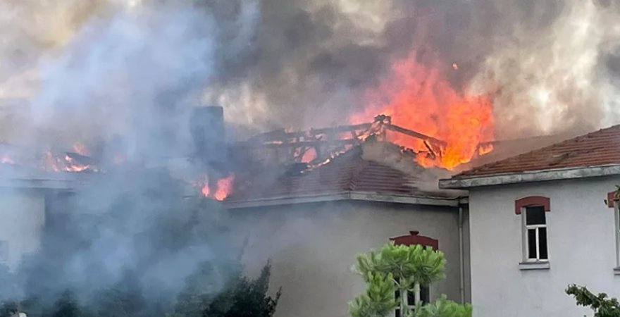 Καταστράφηκε ολοσχερώς το ελληνικό νοσοκομείο της Κωνσταντινούπολης - Βίντεο και φωτογραφίες