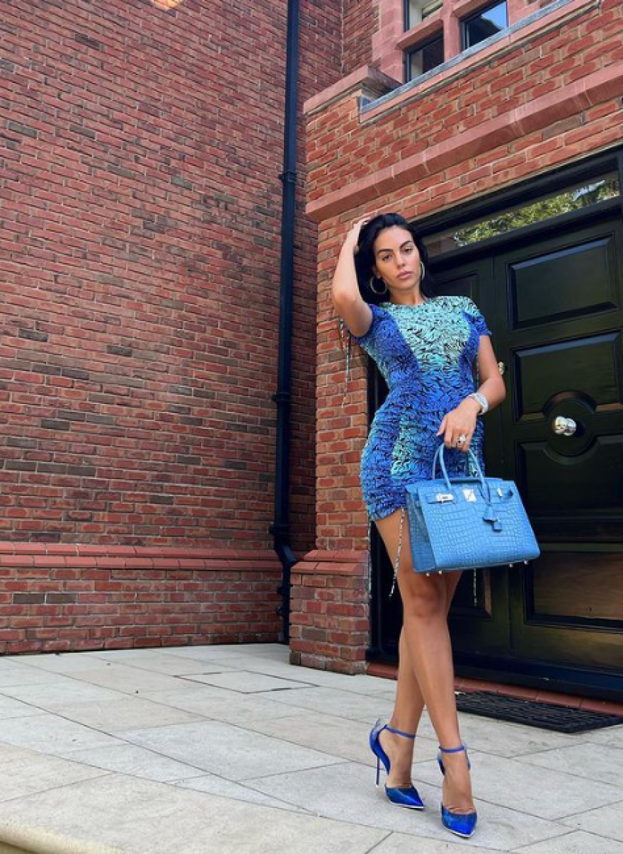  Τζορτζίνα Ροντρίγκεζ: Βόλτα στο Μάντσεστερ με ρούχα και κοσμήματα αξίας 2 εκατ. ευρώ