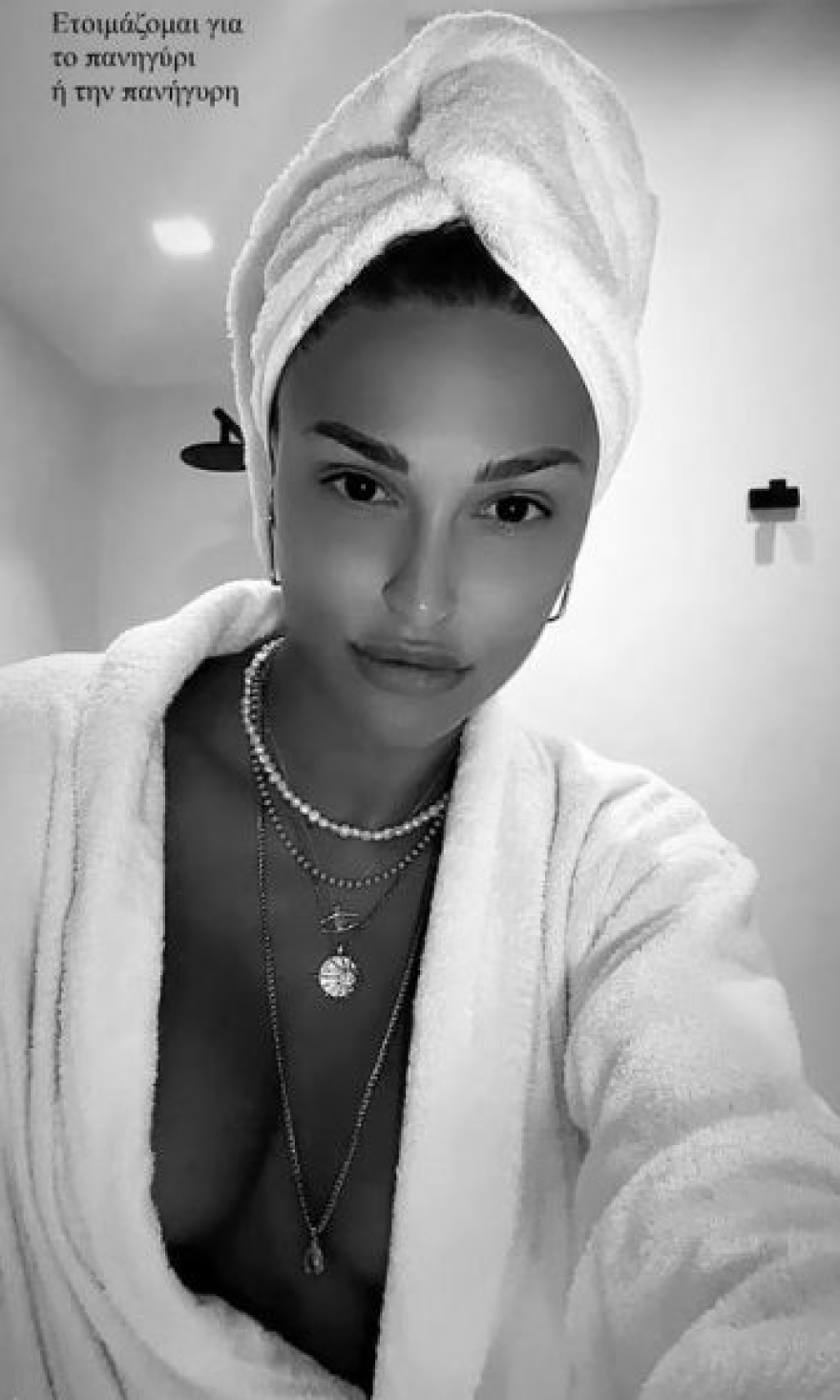 Ναυσικά Παναγιωτακοπούλου: Ποζάρει στο Instagram με ανοιχτό μπουρνούζι