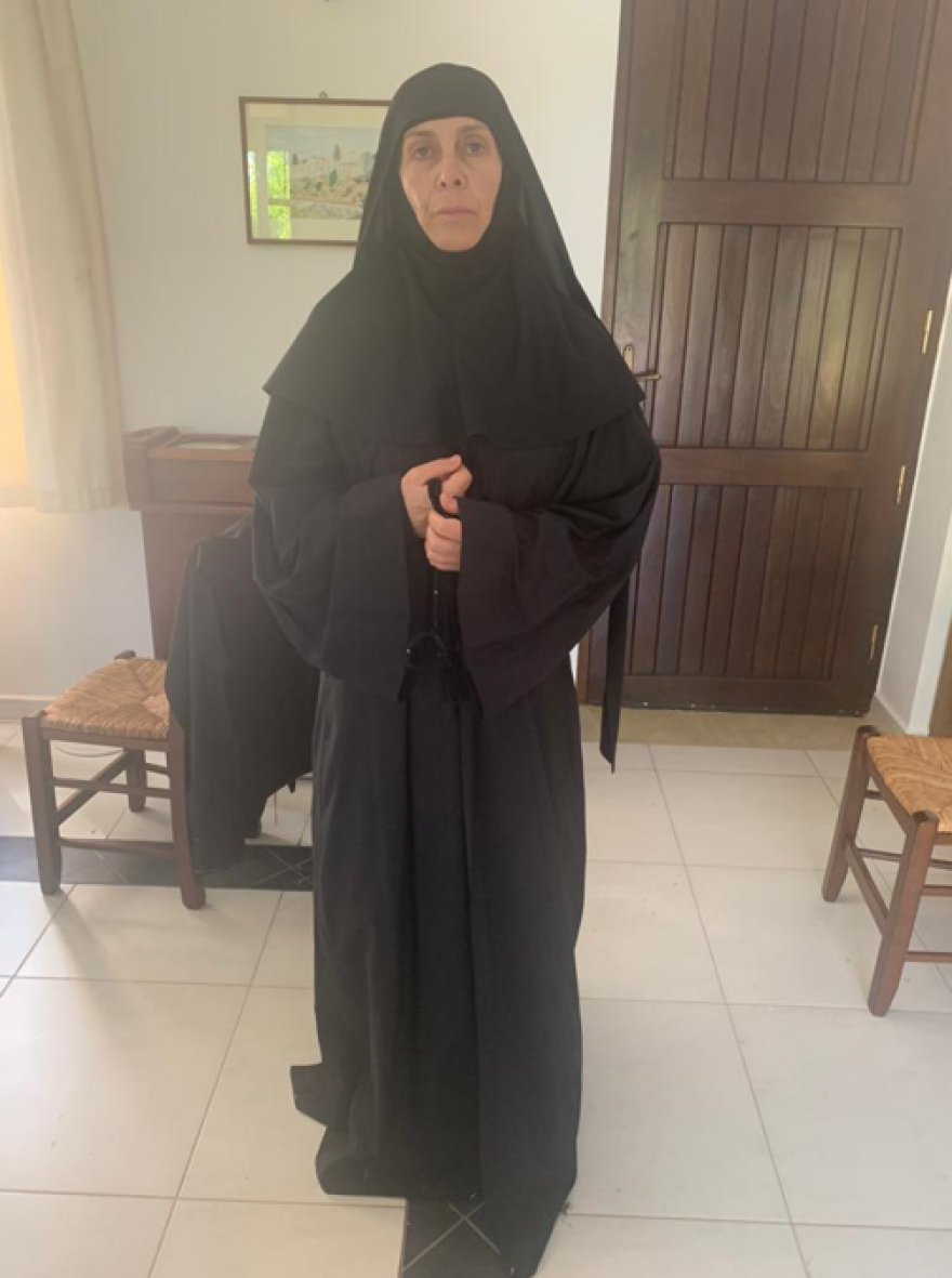 Μαύρο Ρόδο: Διδασκάλου και Παπαθεοδώρου προετοιμάζουν τους ρόλους τους σε μοναστήρι της Κρήτης