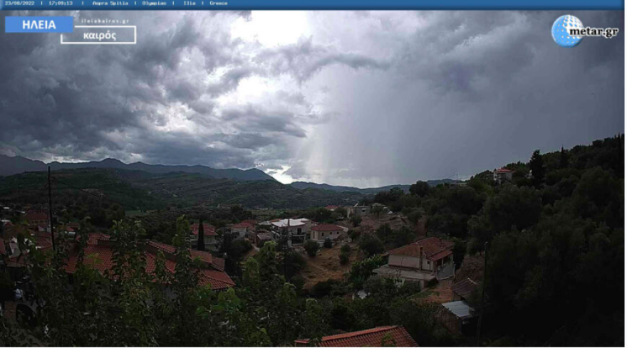 Ισχυρές καταιγίδες έπληξαν την Αττική - 40 χιλιοστά βροχής σε μόλις μία ώρα και πάνω από 2.500 κεραυνοί