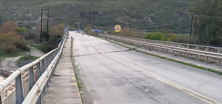 Εύηνος: Οι βροχές διέλυσαν το πρόχειρο πέρασμα -Ξανά σε απόγνωση οι κάτοικοι