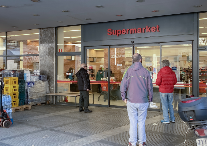 Ακρίβεια - Έρευνα της ΓΣΕΕ: 7 στους 10 έχουν κόψει αρκετά είδη διατροφής 