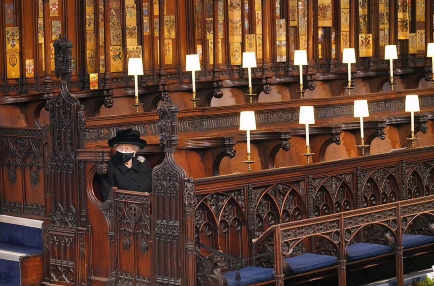 Βασίλισσα Ελισάβετ: Δίπλα της θα ταφεί και ο Φίλιππος - Το πρωτόκολλο που θέλει το ζευγάρι για πάντα μαζί