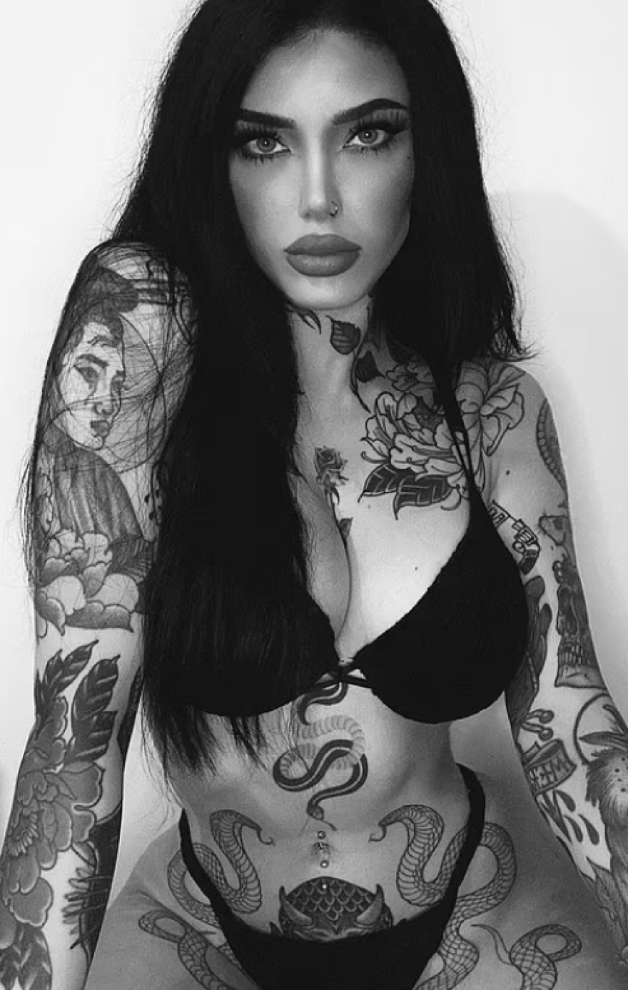 Άνταμ Λεβίν: O τραγουδιστής των Maroon 5 και η σύζυγός του χαμογελαστοί μετά τις κατηγορίες για το... παράνομο ειδύλλιο