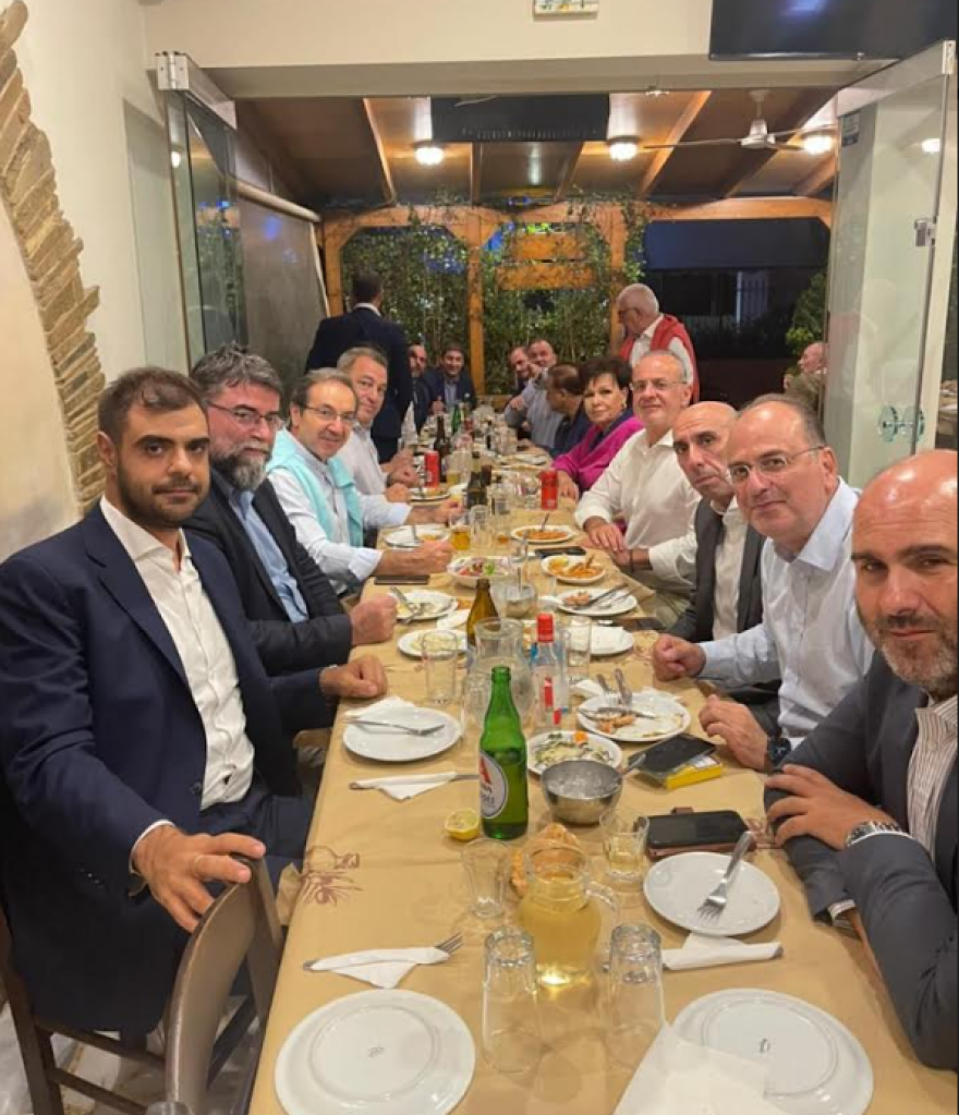 Συνεχίζονται τα δείπνα για τη σύσφιγξη σχέσεων στη ΝΔ