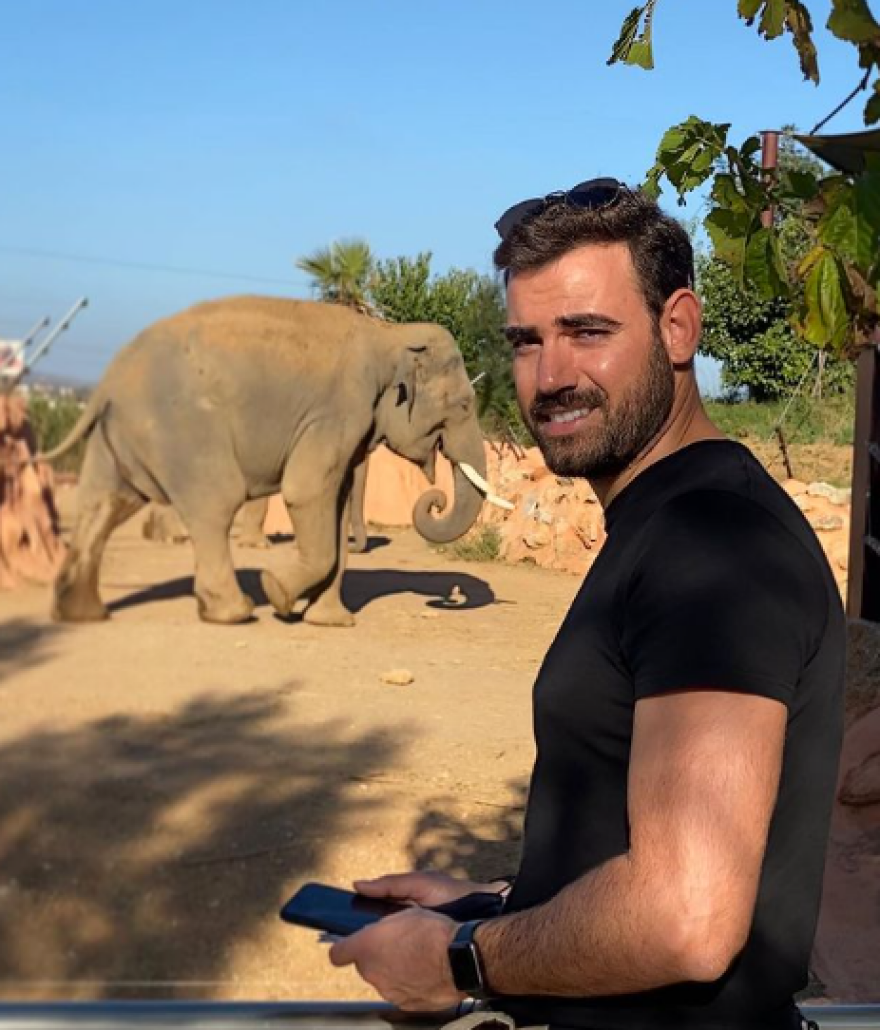 Νίκος Πολυδερόπουλος: «Έμενα σε ένα υπόγειο χωρίς ρεύμα και ζεσταινόμουν από τον λέβητα»