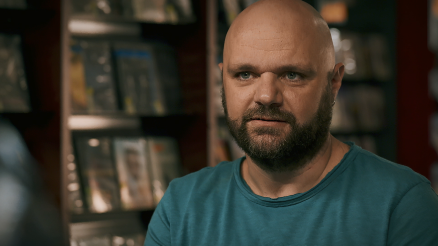 «Αόρατοι»: Μια επικίνδυνα σοβαρή κωμωδία «δια χειρός» COSMOTE TV 