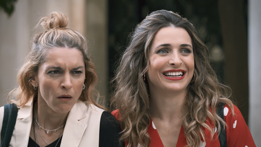 «Αόρατοι»: Μια επικίνδυνα σοβαρή κωμωδία «δια χειρός» COSMOTE TV 