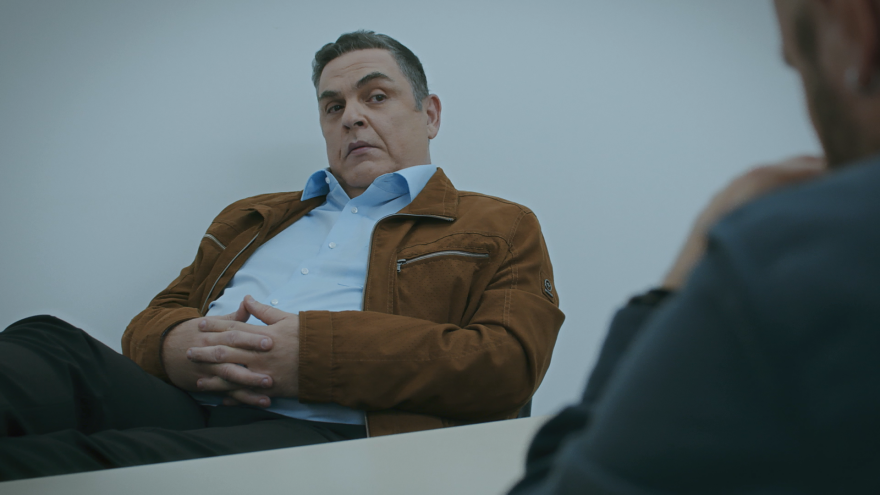 «Αόρατοι»: Μια επικίνδυνα σοβαρή κωμωδία «δια χειρός» COSMOTE TV 