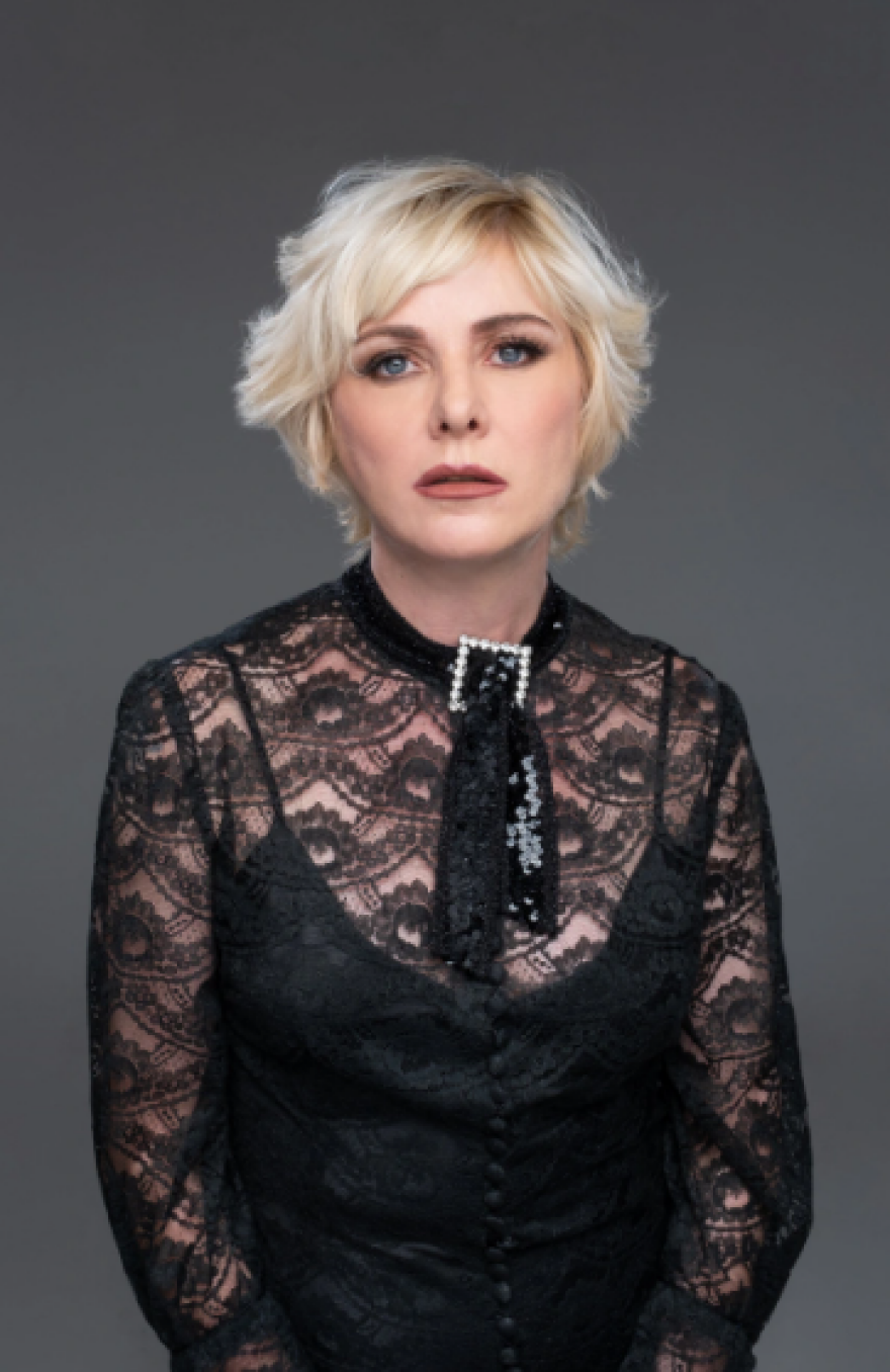 Η άφιξη της Νικολούλη και η πρόωρη πρεμιέρα των «Ράδιο Αρβύλα»