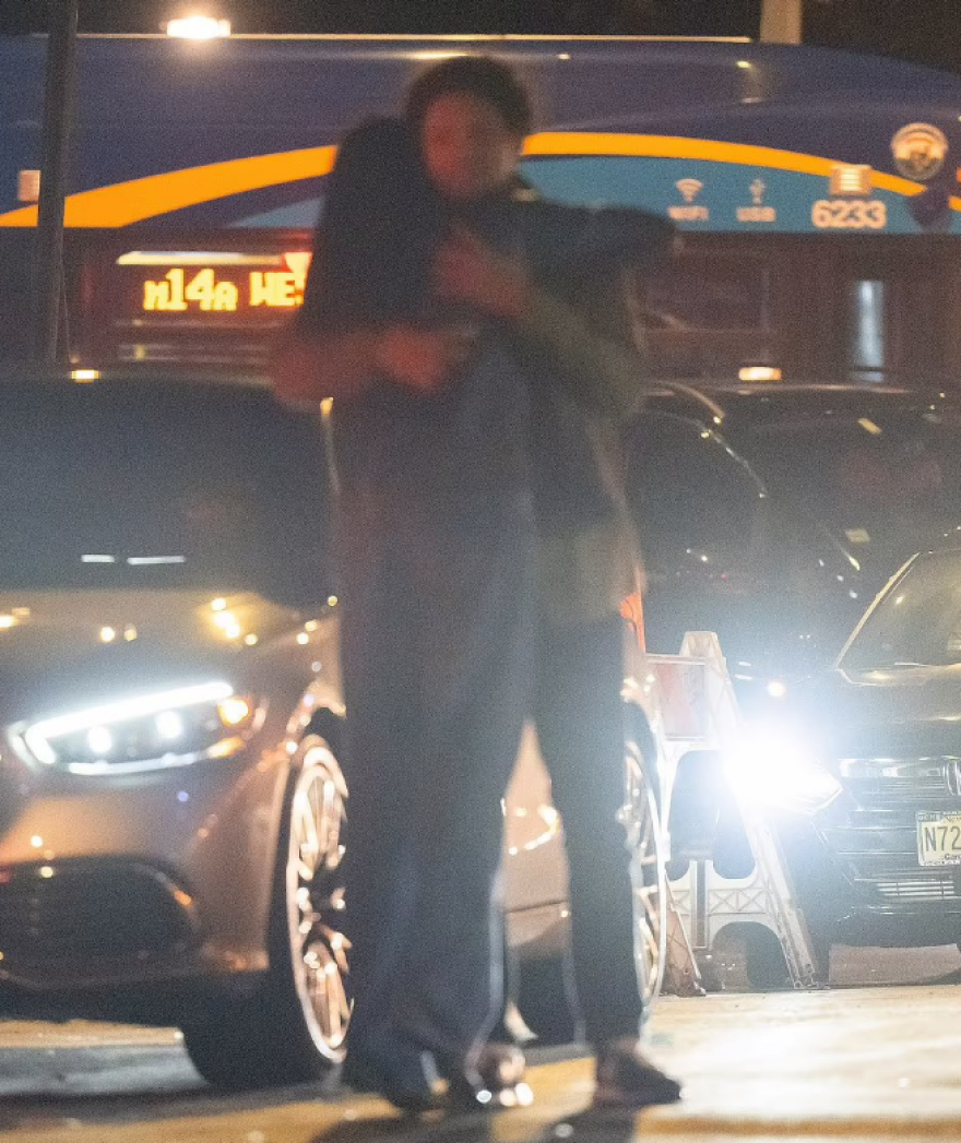 Η Ντούα Λίπα αποκαλύπτει αν έχει σχέση με τον Τρέβορ Νόα μετά το ραντεβού τους στη Νέα Υόρκη