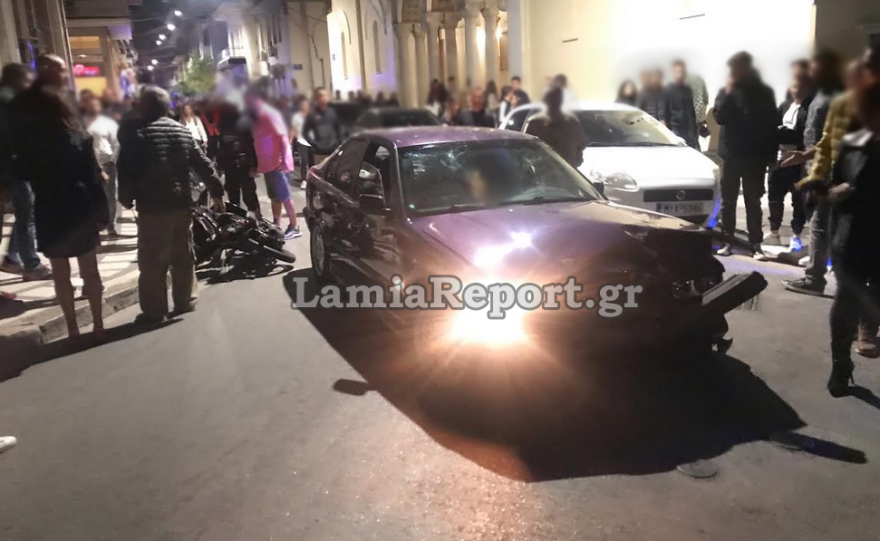 Λαμία: Οδηγός έχασε τον έλεγχο στο κέντρο της πόλης - Χτύπησε 16χρονη και παρέσυρε μηχανάκι διανομέα
