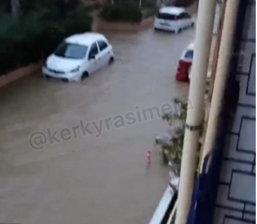 Καιρός: Πού κατευθύνεται η κακοκαιρία τις επόμενες ώρες - Προβλήματα στην Κέρκυρα, πλημμύρισαν δρόμοι στα Σύβοτα