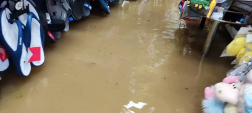 Καιρός - Κακοκαιρία στα δυτικά: Πλημμύρισαν δρόμοι στα Σύβοτα, ζημιές σε μαγαζιά και επιχειρήσεις - Δείτε βίντεο