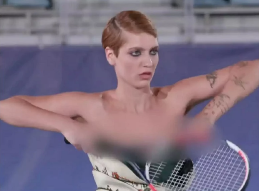 GNTM: Το «ατύχημα» της Coty κατά τη διάρκεια της φωτογράφισης - «Το στήθος μου δεν ήθελε να συνεργαστεί»