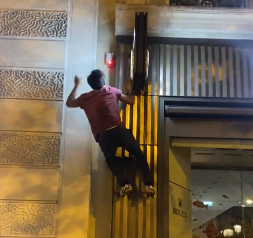 Ενεργειακή κρίση: Αθλητές παρκούρ σβήνουν τα φώτα τη νύχτα στο Παρίσι - Δείτε βίντεο και φωτογραφίες