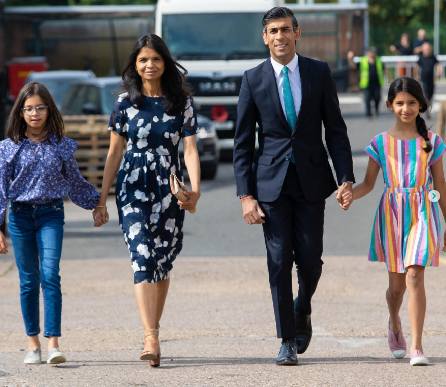 Ρίσι Σούνακ: Το παιδί Ινδών μεταναστών έγινε πρωθυπουργός - Η πάμπλουτη σύζυγός του