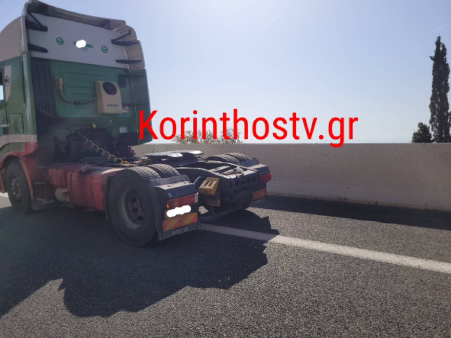 Αθηνών-Κορίνθου: Αποκολλήθηκε βυτίο από νταλίκα και έμεινε στη μέση του δρόμου - Δείτε βίντεο