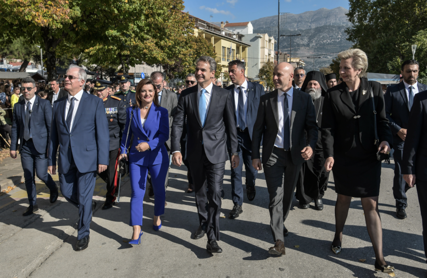 «Χρέος να παραδώσουμε στην επόμενη γενιά μια πατρίδα πιο ισχυρή» - To μήνυμα Μητσοτάκη από τα Ιωάννινα 