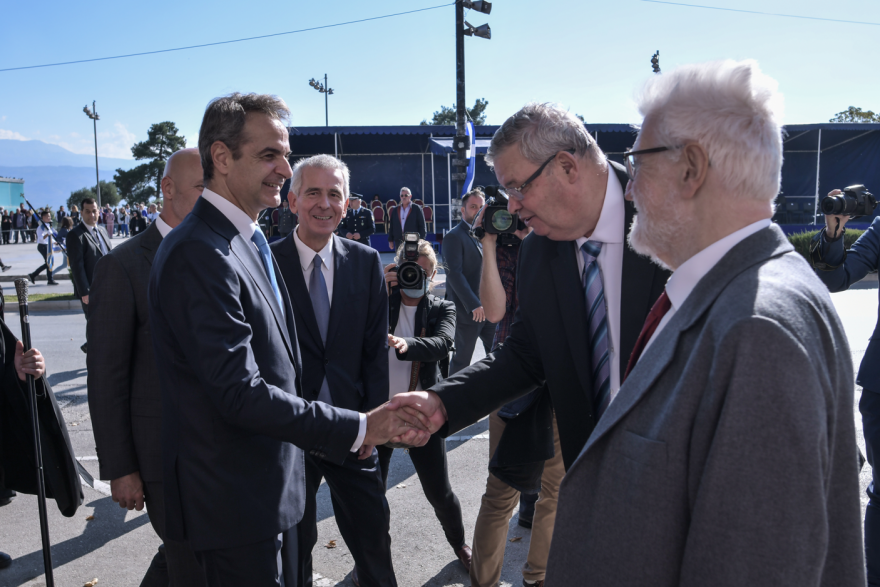 «Χρέος να παραδώσουμε στην επόμενη γενιά μια πατρίδα πιο ισχυρή» - To μήνυμα Μητσοτάκη από τα Ιωάννινα 