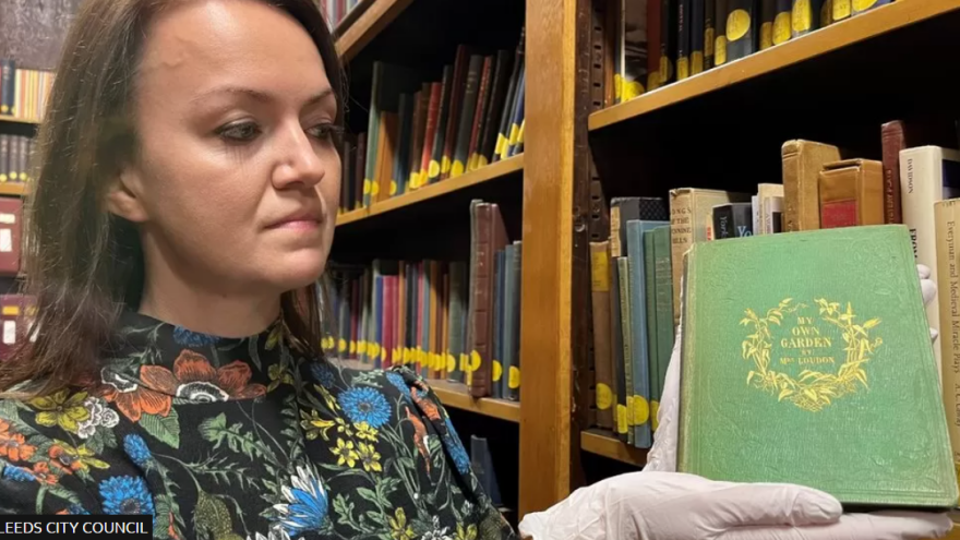 «Φονικό» βιβλίο στο Λιντς: Βρέθηκε αρσενικό στο εξώφυλλο