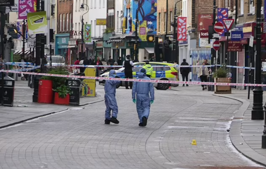 Βρετανία: Φρικτός θάνατος για 32χρονο που μαχαιρώθηκε στο μετρό του Λονδίνου