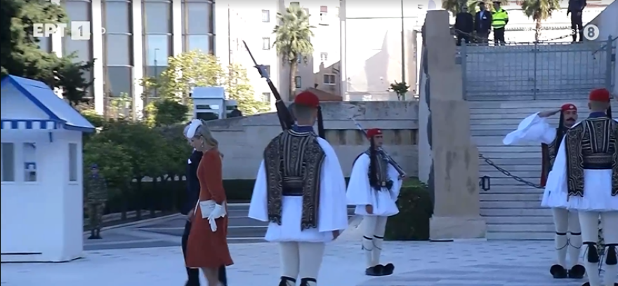 Στην Ελλάδα το βασιλικό ζεύγος της Ολλανδίας - Κατέθεσαν στεφάνι στον Άγνωστο Στρατιώτη 