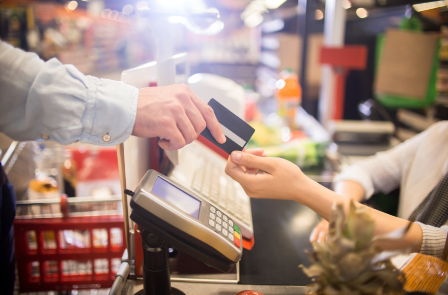 Κατά 40% έχει μειωθεί η αγοραστική δύναμη των χαμηλόμισθων - Τι δείχνει έρευνα του Ινστιτούτου Εργασίας της ΓΣΕΕ