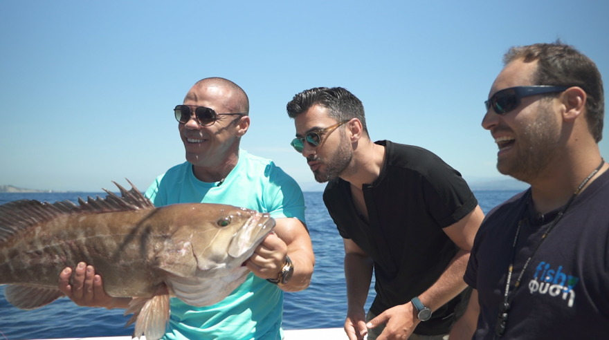 Fishy: Ταξιδεύει στην Πάργα και συναντά τον Μιχάλη Ζαμπίδη
