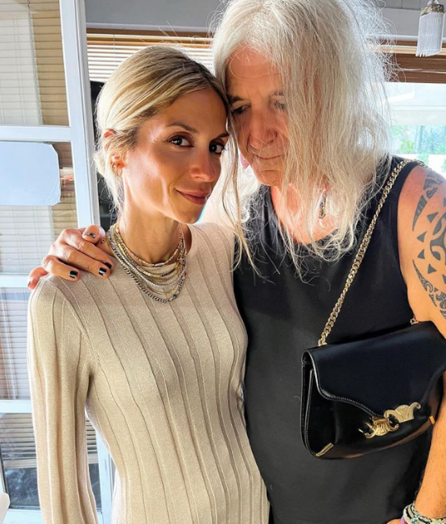 Άννα Βίσση: Φωτογραφίζεται με τον Νίκο Καρβέλα και την κόρη τους, Σοφία