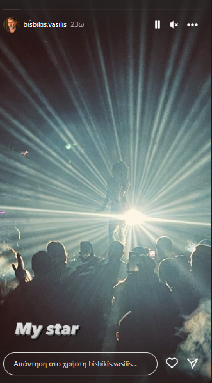 Βασίλης Μπισμπίκης: Φωτογραφίζει τη Δέσποινα Βανδή στη σκηνή - «Η σταρ μου»