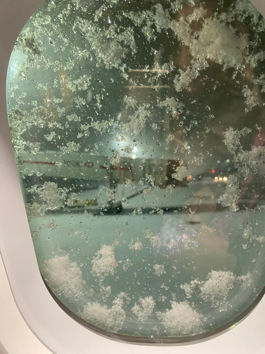 Χιόνια στο Λονδίνο: Χάος και ταλαιπωρία στο αεροδρόμιο Γκάτγουικ - Δείτε φωτογραφίες