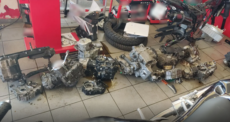 Μενίδι: Ιδιοκτήτης συνεργείου ο «εγκέφαλος» σπείρας που έκλεβε μοτοσικλέτες στην Αττική